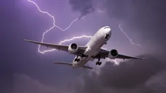Blesk v lietadle: majú sa cestujúci čoho báť?